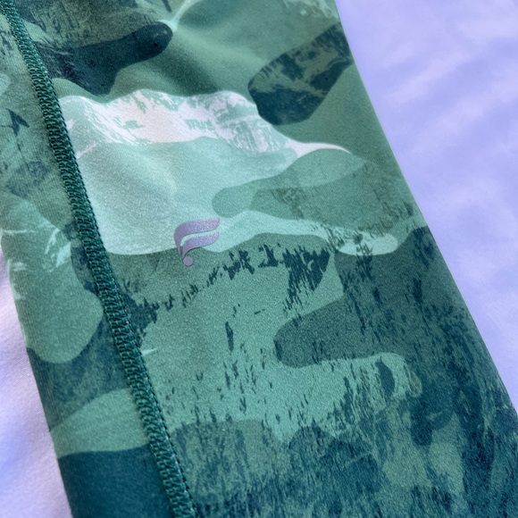 Fabletics Define PowerHold High-Waisted 7/8 Legging Camo Green Size XS - Picture 4 of 6